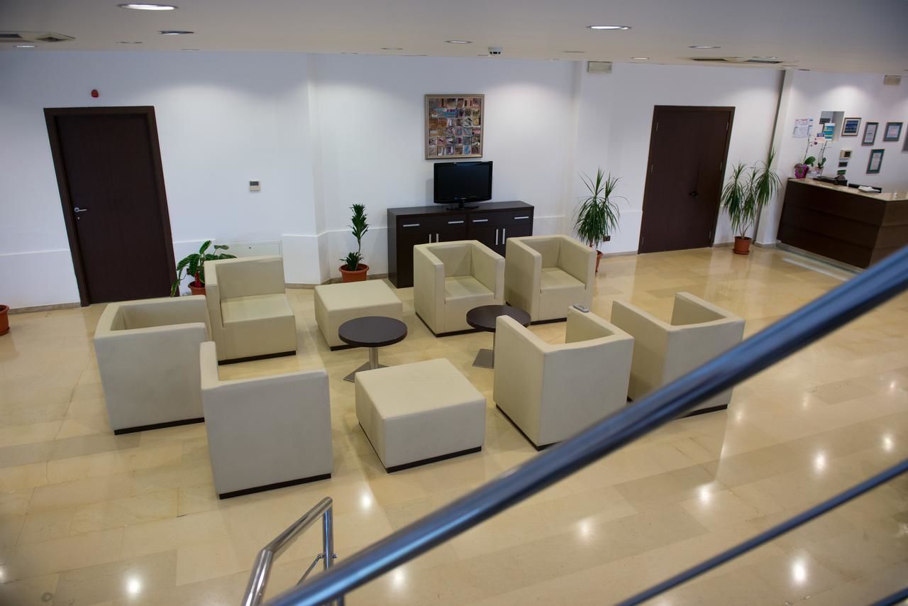 Отель Grand Master Hotel Деж